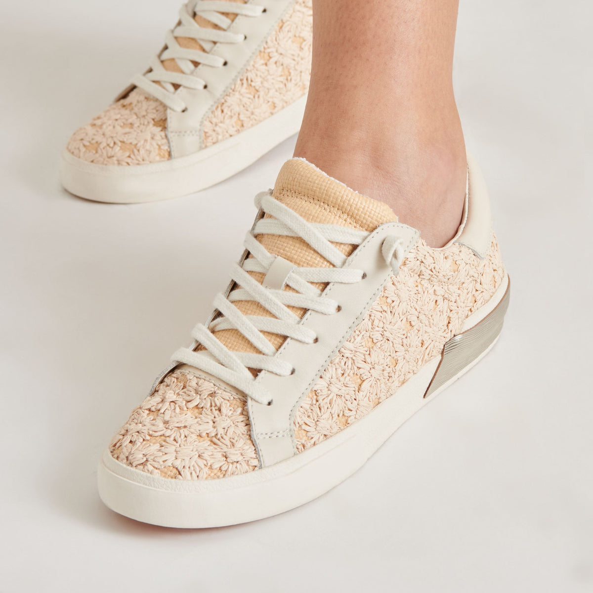 ZINA FLORAL SNEAKERS CREME FLORAL RAFFIA - Dolce Vita